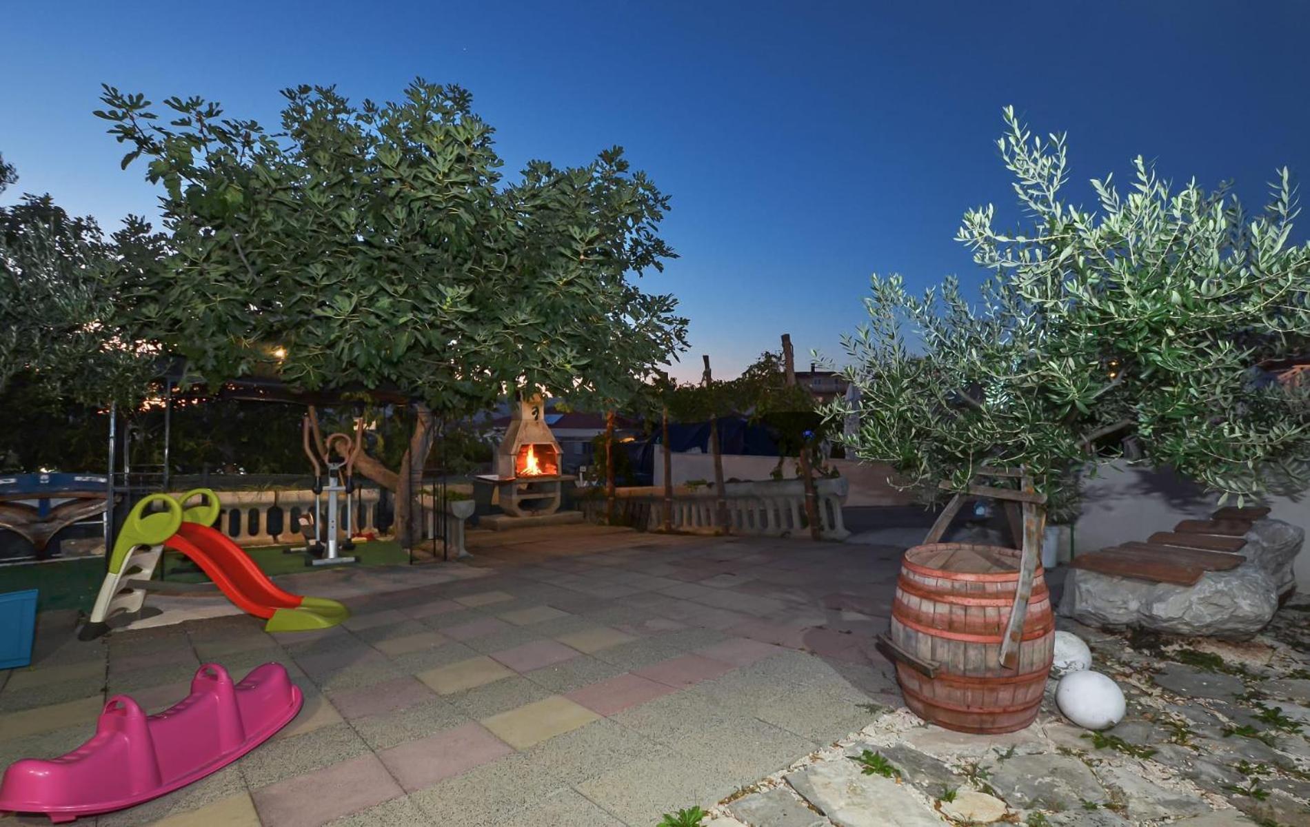 Apartments Santo Trogir - Okrug Gornji Eksteriør bilde